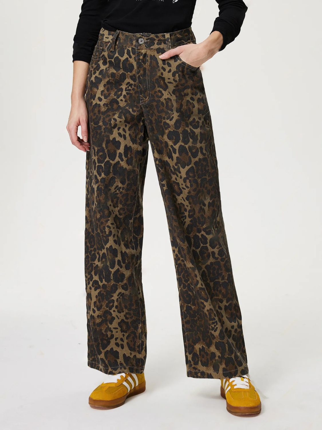 Leopard Straight Jeans w/ Pockets