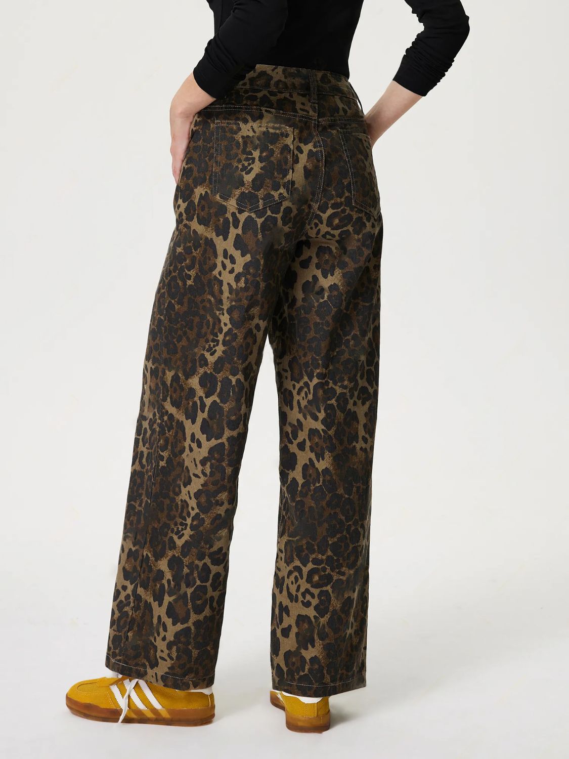 Leopard Straight Jeans w/ Pockets