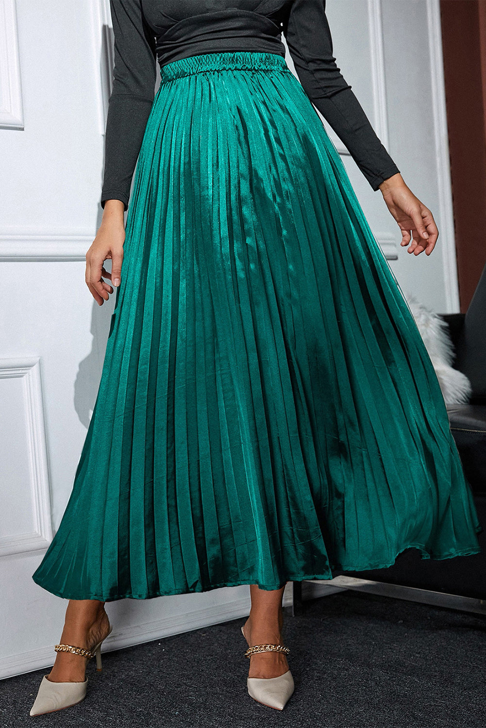 Elastic Waist Pleated Midi Skirt.