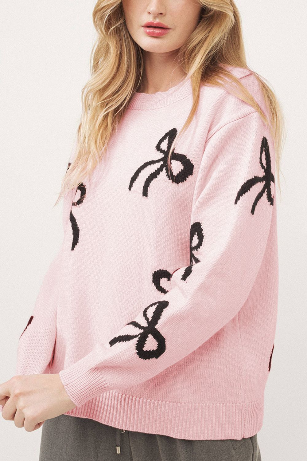 Bow Pattern Round Neck Fit Sweater